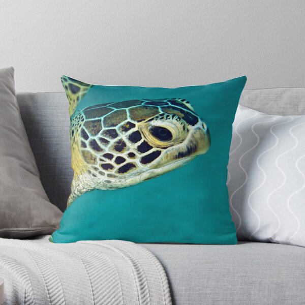 Green sea turtle portrait Throw Pillow