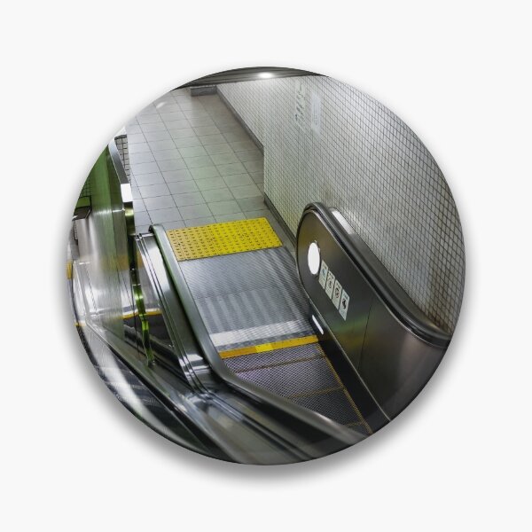 Aperçu de l'œuvre Métro de Tokyo vide créée et vendue par LukeConroyPhoto.