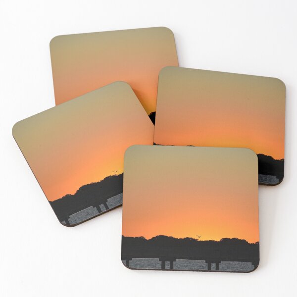Artikelvorschau, Möwe bei Sonnenuntergang entworfen und verkauft von MegSeaDesigns.