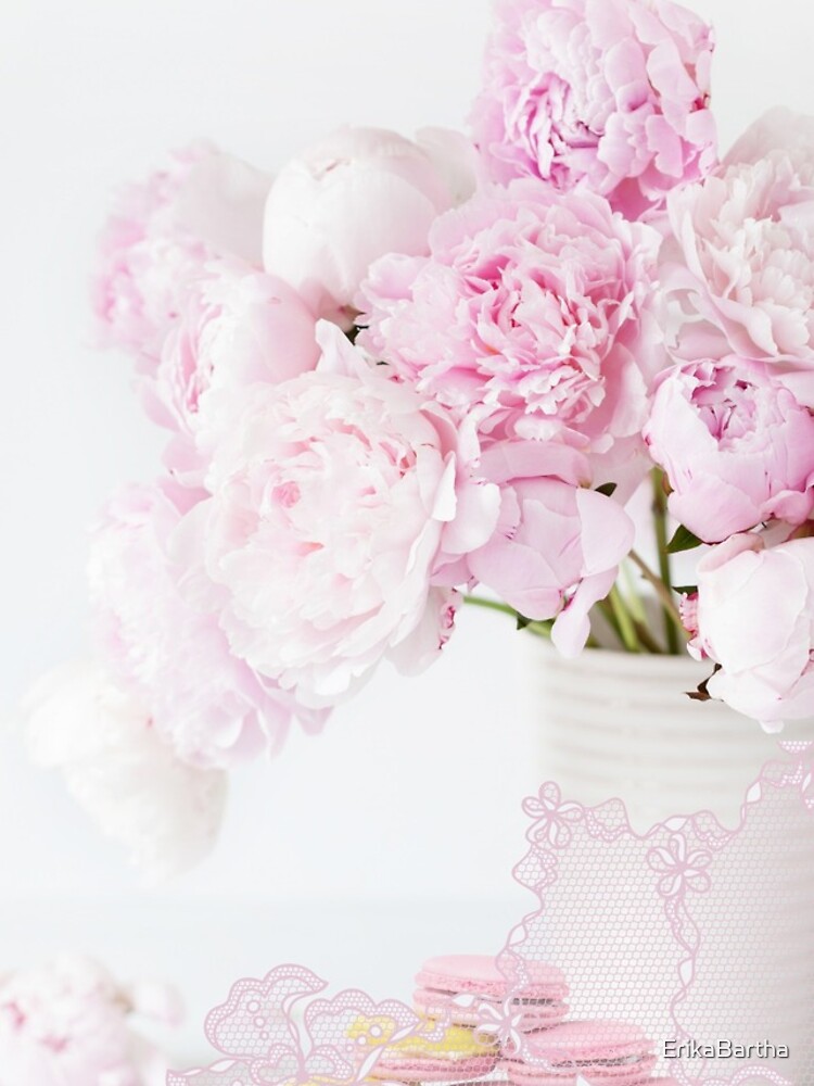 Aperçu 4 sur 4. Coque iPhone avec l'œuvre Shabby Chic Pivoines Vase Vieille Dentelle Français Macarons Dessert Élégant Décor À La Maison créée et vendue par ErikaBartha.