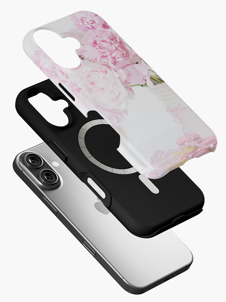 Aperçu 2 sur 4. Coque iPhone avec l'œuvre Shabby Chic Pivoines Vase Vieille Dentelle Français Macarons Dessert Élégant Décor À La Maison créée et vendue par ErikaBartha.
