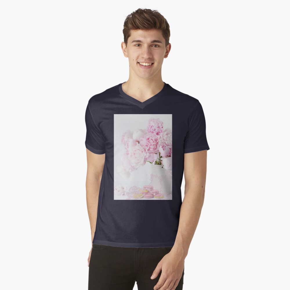 Aperçu de l'œuvre T-shirt col V créée et vendue par ErikaBartha.