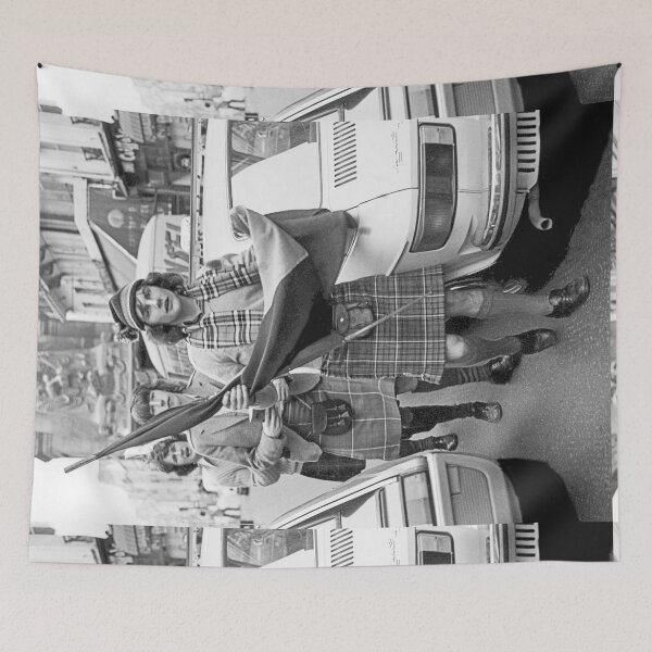 Item preview, r2953/ Retour vers le Passé ! Les Gens de Paris : les Ecossais sont là (1) Konica T3: Vivitar Série 1:70.210 hp5 400 iso Okaio Créations Olavia & Olao 1975 designed and sold by o.okaïo.