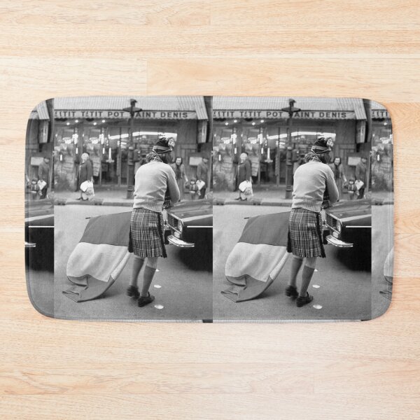 Item preview, r2954/ Retour vers le Passé ! Les Gens de Paris : les Ecossais sont là (2) Konica T3: Vivitar Série 1:70.210 hp5 400 iso Okaio Créations Olavia & Olao 1975 designed and sold by o.okaïo.
