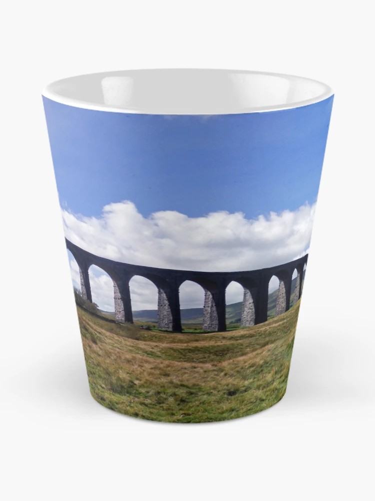 Aperçu 2 sur 4. Mug à café avec l'œuvre Viaduc de Ribblehead créée et vendue par mikebov.