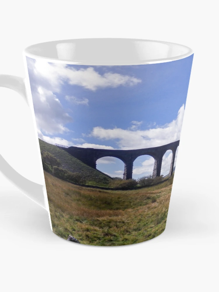 Aperçu 3 sur 4. Mug à café avec l'œuvre Viaduc de Ribblehead créée et vendue par mikebov.