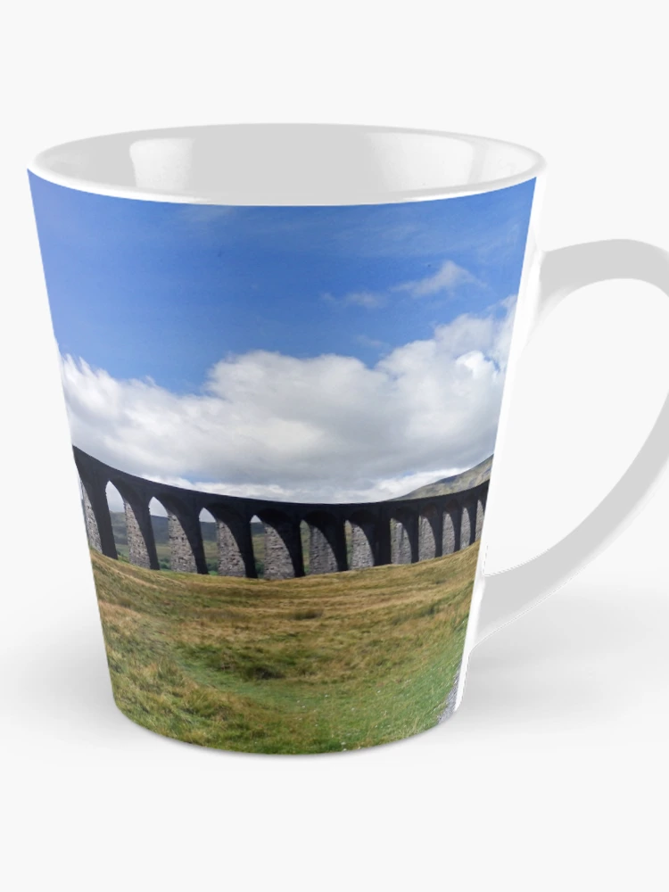 Aperçu 1 sur 4. Mug à café avec l'œuvre Viaduc de Ribblehead créée et vendue par mikebov.