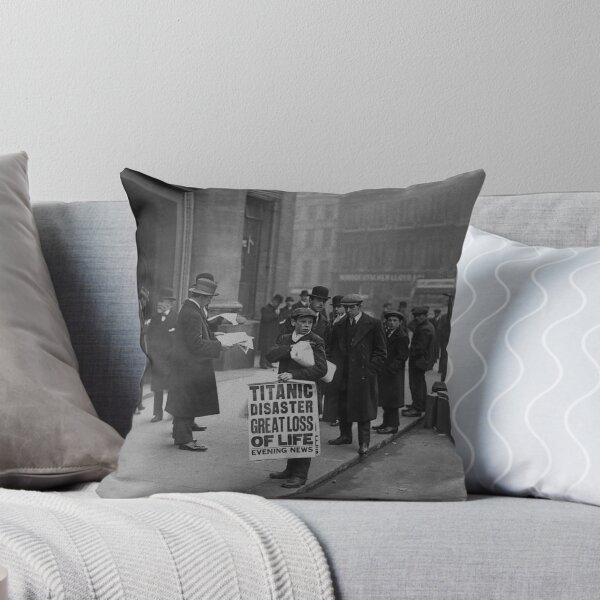 Aperçu de l'œuvre Catastrophe du Titanic - Grande perte de vie - Paperboy à Londres - 1912 créée et vendue par warishellstore.