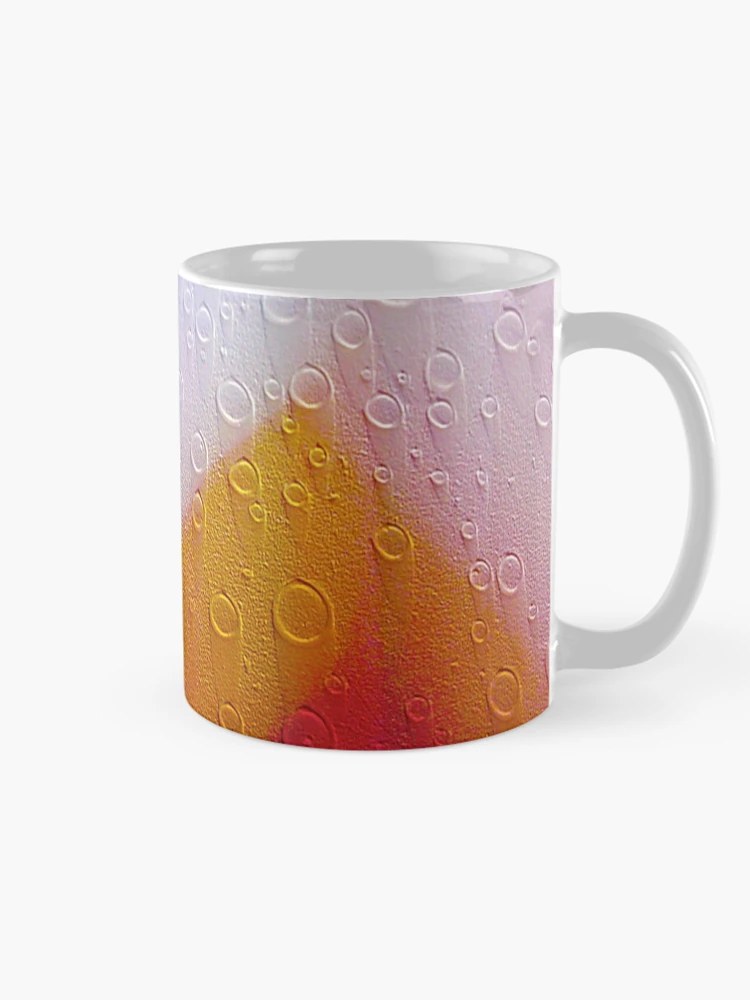 Aperçu 3 sur 6. Mug à café avec l'œuvre EXODE créée et vendue par Peter Stratton.