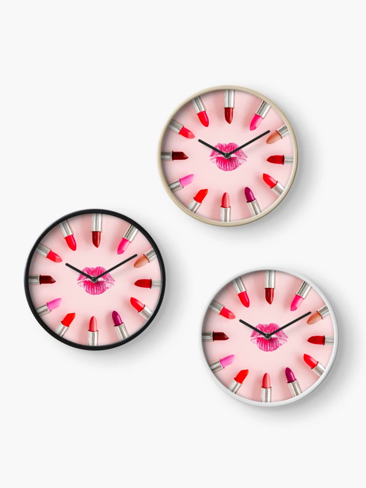 Imagen 3 de 4, Reloj con la obra Labios rojos, diseñada y vendida por RBDESIGN SHOP.