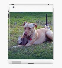 Maci With Her Treasures in the Yard iPad-Hülle & Skin