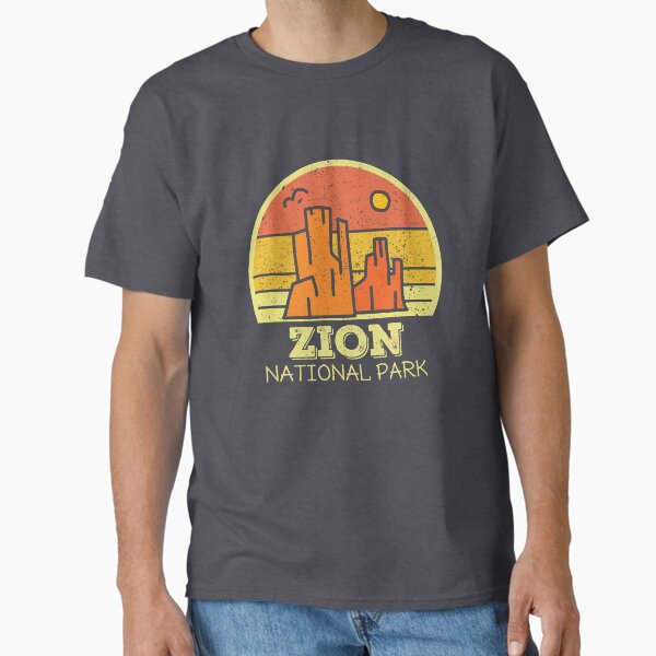 Vista previa del artículo con la obra «Parque Nacional Zion Utah Sunset Canyon Senderismo Vintage», diseñado y vendido por 74ninetees.