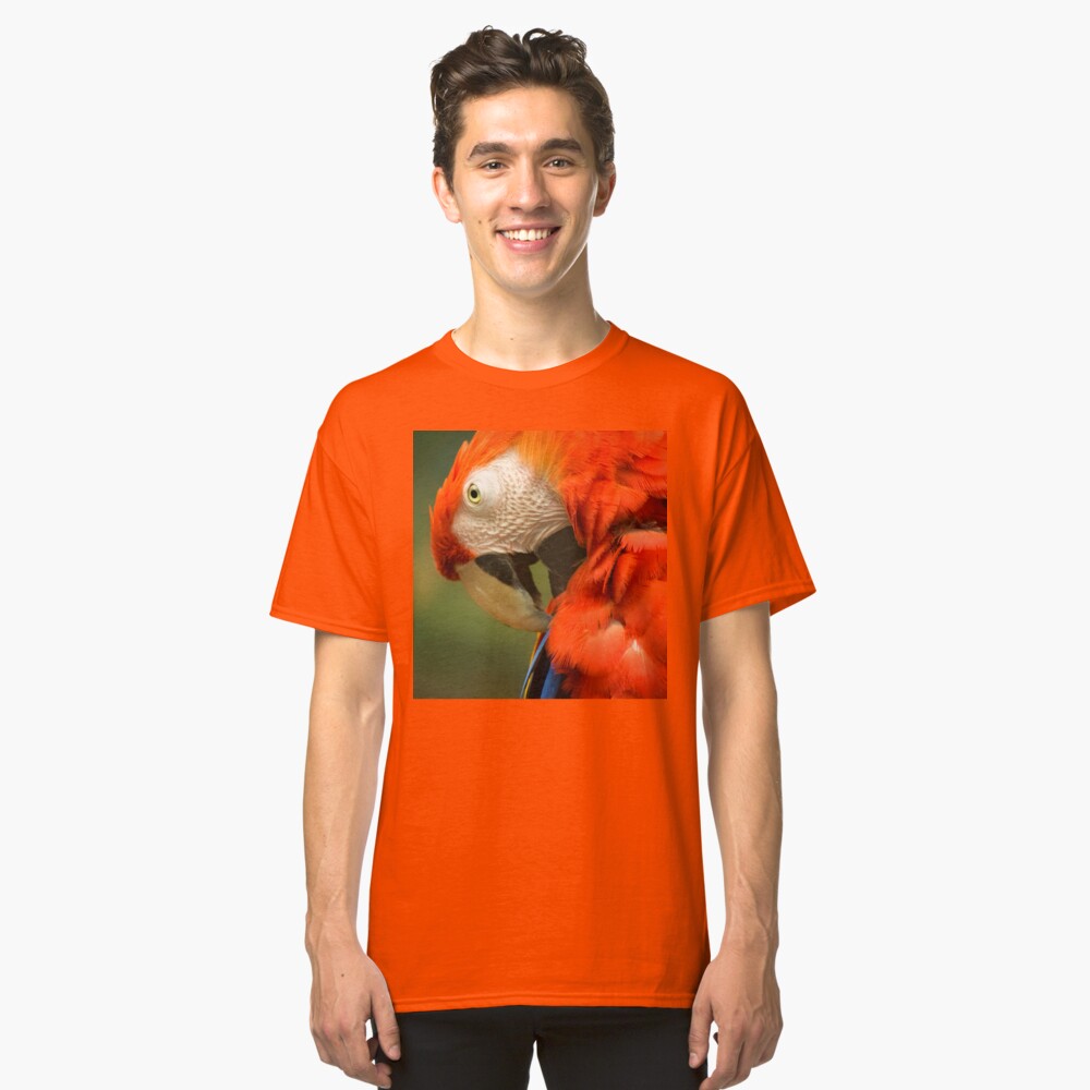 Red Parrot, the Scarlet Macaw – portrait Classic T-Shirt
