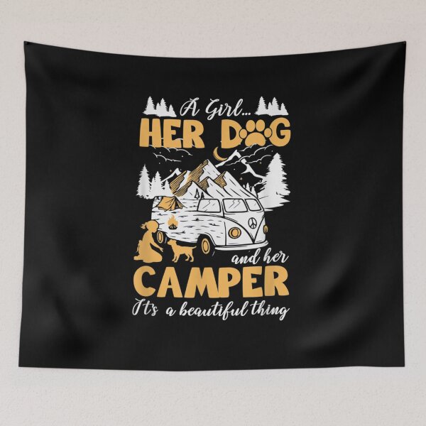 Aperçu de l'œuvre Une fille son chien et son campeur c'est beau camping créée et vendue par tashiav.