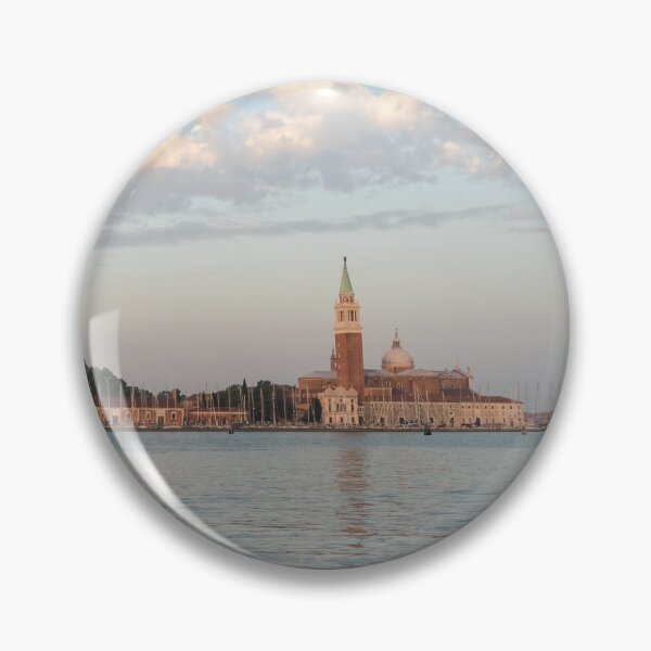 Artikelvorschau, Klassisch venezianisch - Flauschiger Morgen in der Basilika San Giorgio Maggiore entworfen und verkauft von Georgia Mizuleva.