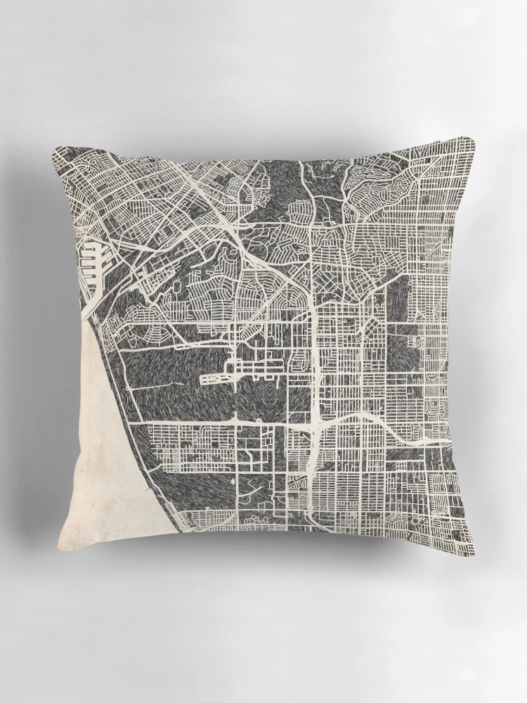 Aperçu 3 sur 4. Coussin avec l'œuvre Inglewood map California Ink lines 2 créée et vendue par InkMaps.