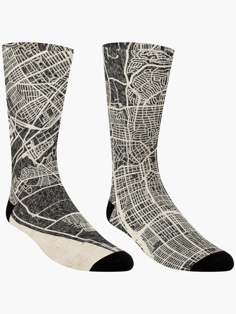 Aperçu 3 sur 5. Chaussettes avec l'œuvre Inglewood map California Ink lines 2 créée et vendue par InkMaps.