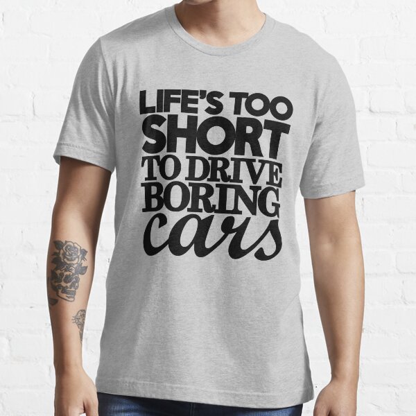 La vie est trop courte pour conduire des voitures ennuyeuses (7) T-shirt essentiel