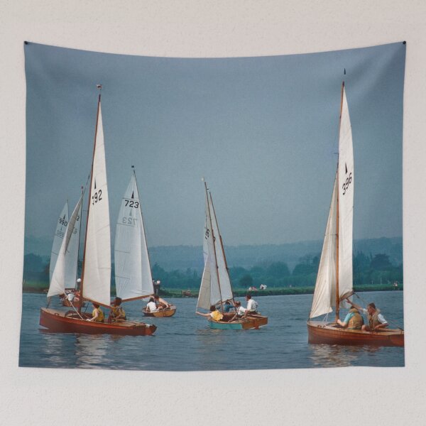 Artikelvorschau, Segeln auf der Themse bei Marlow England 1960 entworfen und verkauft von Bygone Images.
