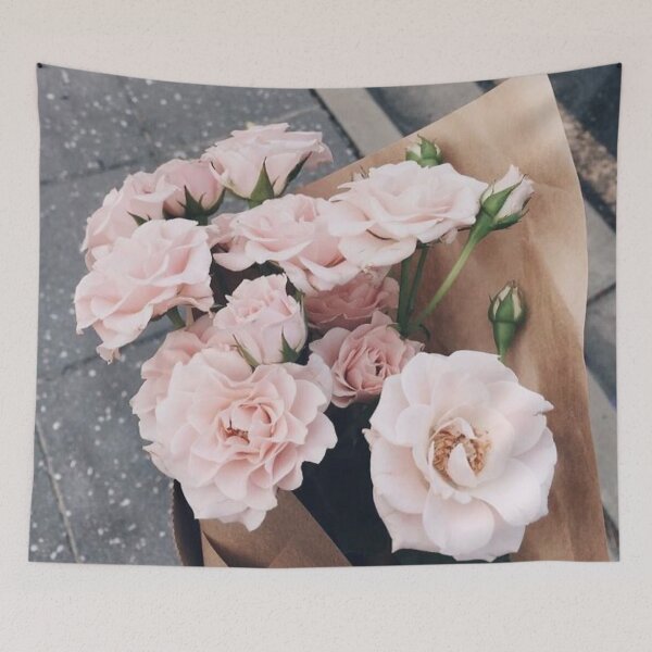 Artikelvorschau, Hübscher rosa Blumenstrauß entworfen und verkauft von Katie-Eliza.