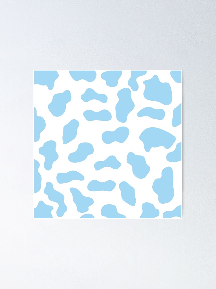 Aperçu 1 sur 3. Poster avec l'œuvre cow print - sky blue créée et vendue par kapchi.