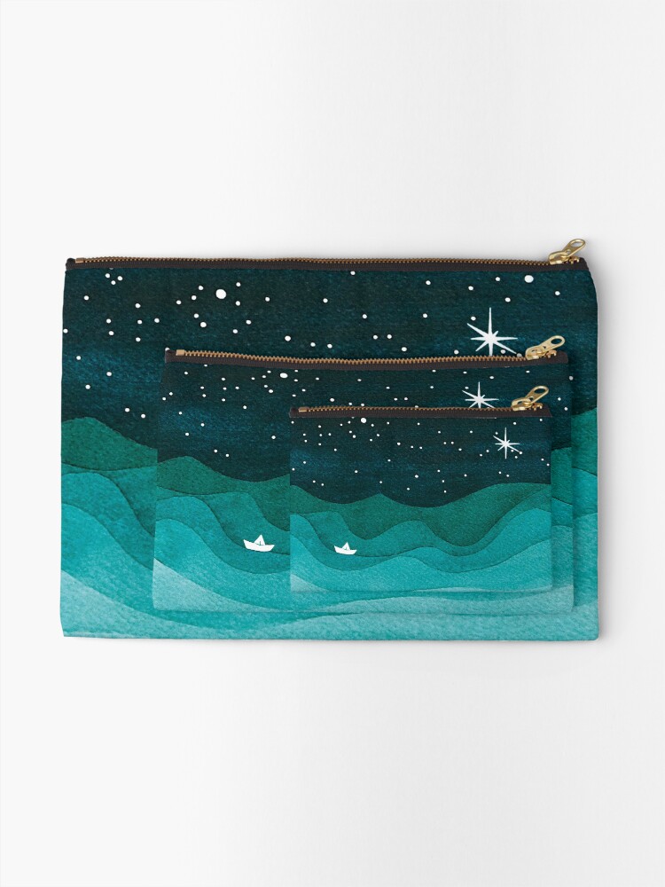 Aperçu 2 sur 4. Pochette avec l'œuvre Océan étoilé, voilier bleu sarcelle aquarelle vagues de la mer nuit créée et vendue par VApinx.