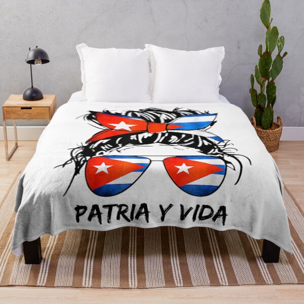 Artikelvorschau, Patria y Vida Sos Kuba Flagge Unordentliches Haar Damen Brötchen Brille entworfen und verkauft von erinstomberg.