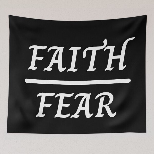 Aperçu de l'œuvre Faith Over Fear Christian créée et vendue par Prayingwarrior.