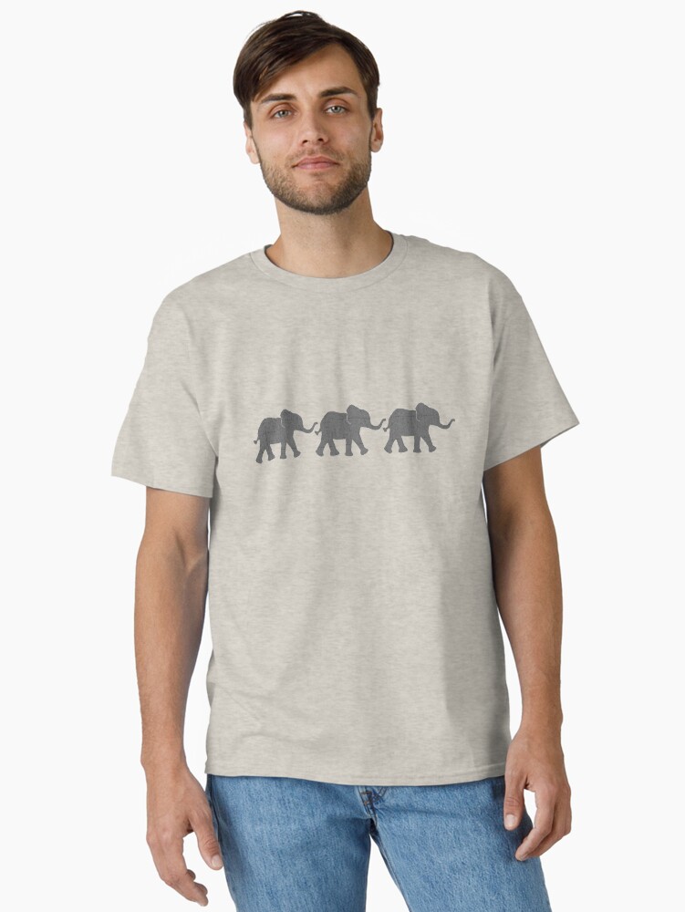 Aperçu 2 sur 7. T-shirt classique avec l'œuvre Trois éléphants créée et vendue par Tangerine-Tane.