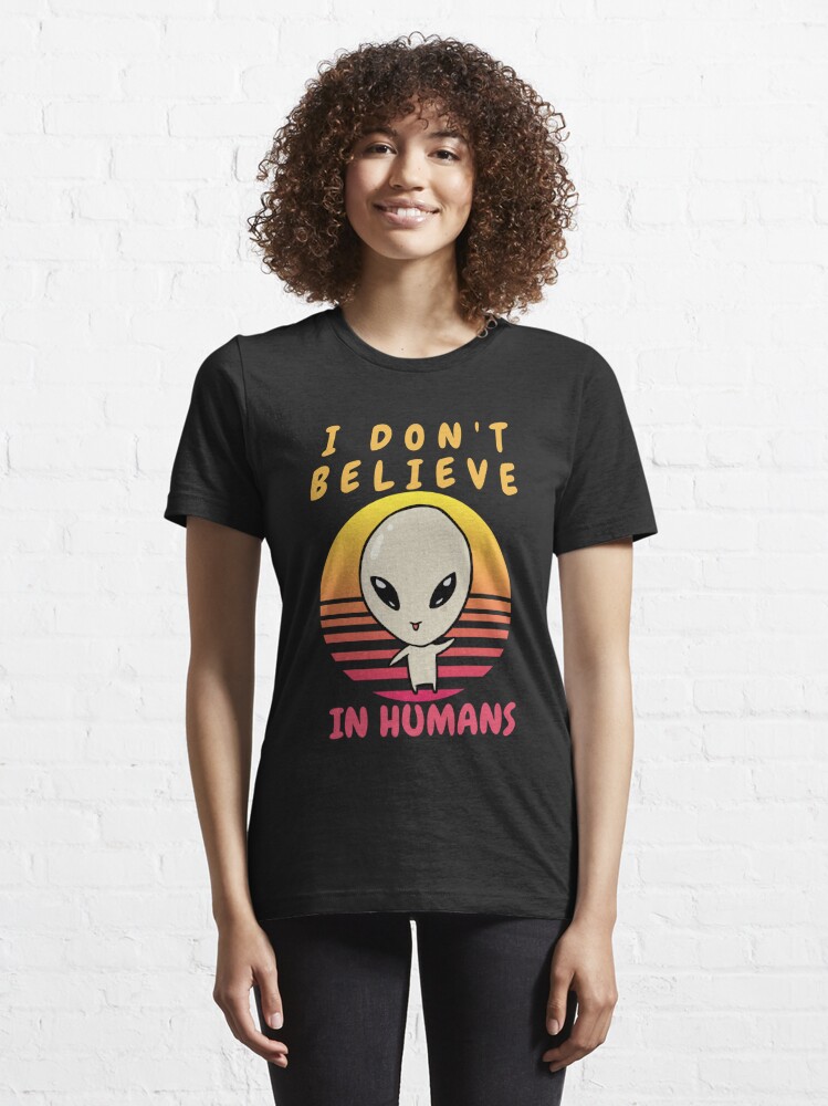 Camiseta esencial for Sale con la obra «No creo en los humanos» de Kiramonz