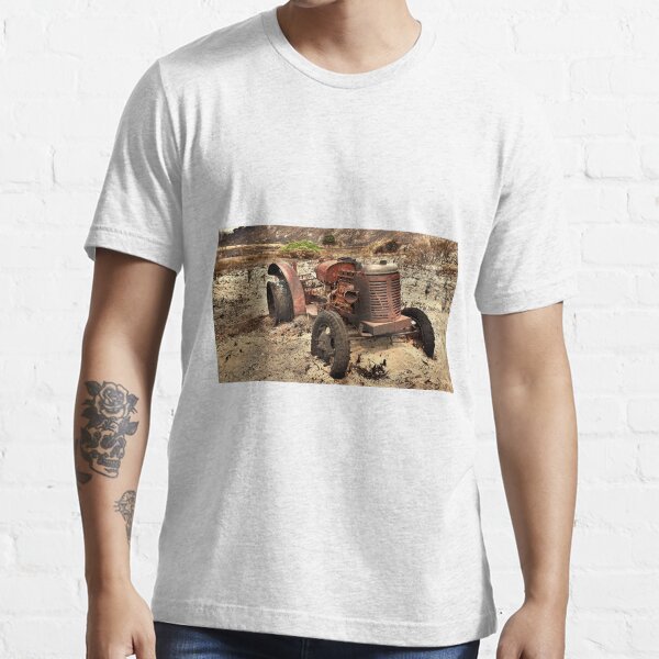 After 2020 Kangaroo Island Fire - Tractor at Western River Essential T-Shirt
