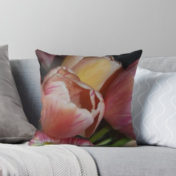 Artikelvorschau, Vase of Tulips entworfen und verkauft von RubyThiessen.