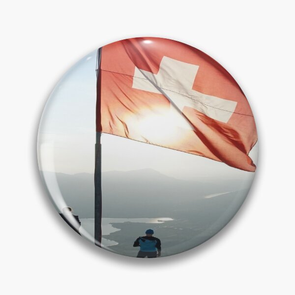 Artikelvorschau, Schweiz-Flagge in den Bergen mit auch entworfen und verkauft von dynastyokou.