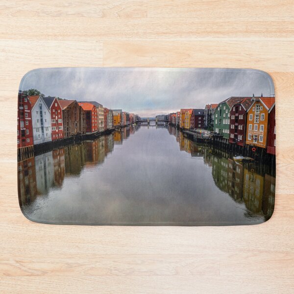 Artikelvorschau, Altstadt - Trondheim, Norwegen entworfen und verkauft von Kathy Weaver.