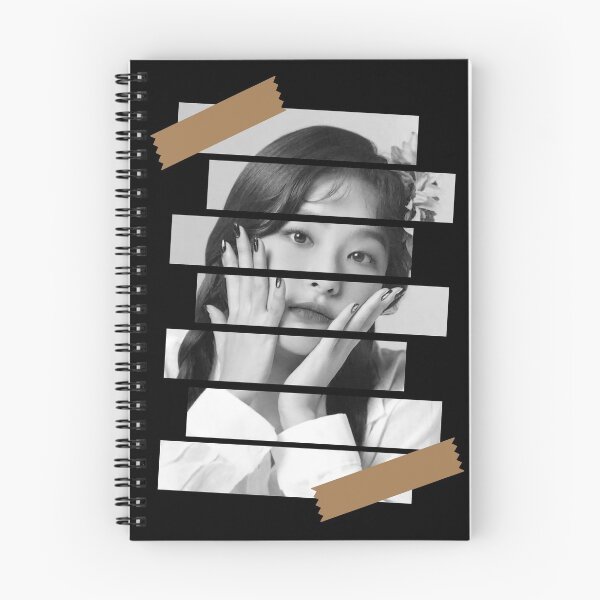 Aperçu de l'œuvre Kang Seulgi Red Velvet Seulgi Coréen Kpop Monochrome Stripe Design créée et vendue par Piosenka Art.