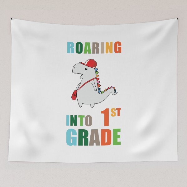 Aperçu de l'œuvre Roaring Into 1 er Grade Dinosaur Retour à l'école en couleur créée et vendue par Babadollcraft.
