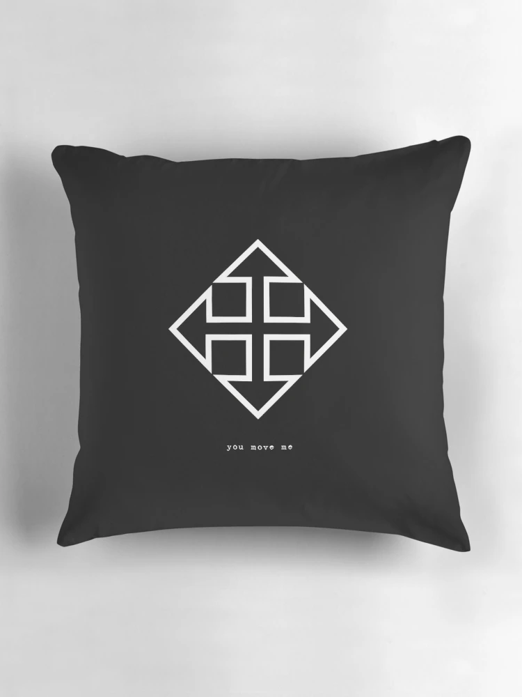 Aperçu 3 sur 4. Coussin avec l'œuvre tu me bouges (version 2) créée et vendue par titus toledo.