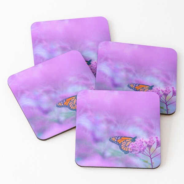Artikelvorschau, Monarchfalter zwischen lila Blumen entworfen und verkauft von pinkdrinksoul.