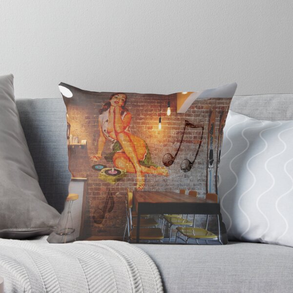 Aperçu de l'œuvre Pin-Up et mur-N1. créée et vendue par wallartwork.