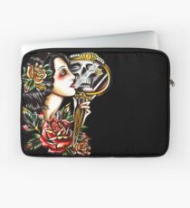 Traditionelle Mädchen Tattoo Skelett Reflexion Laptoptasche