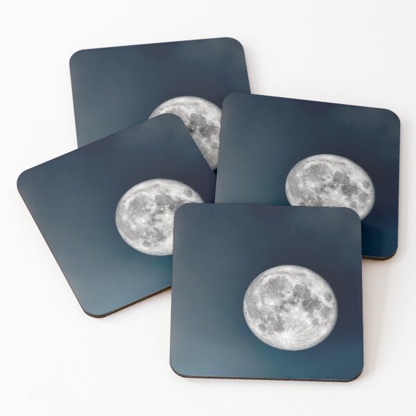 Item preview, Luna en el cielo nocturno designed and sold by Emote Bot.