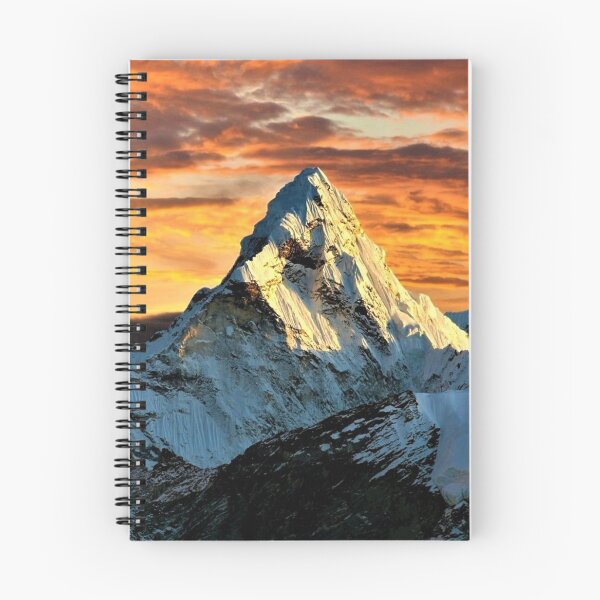 Artikelvorschau, Mount Ama Dablam bei Sonnenuntergang auf dem Weg zum Mount Everest "Matterhorn des Himalaya" Farbfoto / Fotografie entworfen und verkauft von Jéanpaul  Ferro.