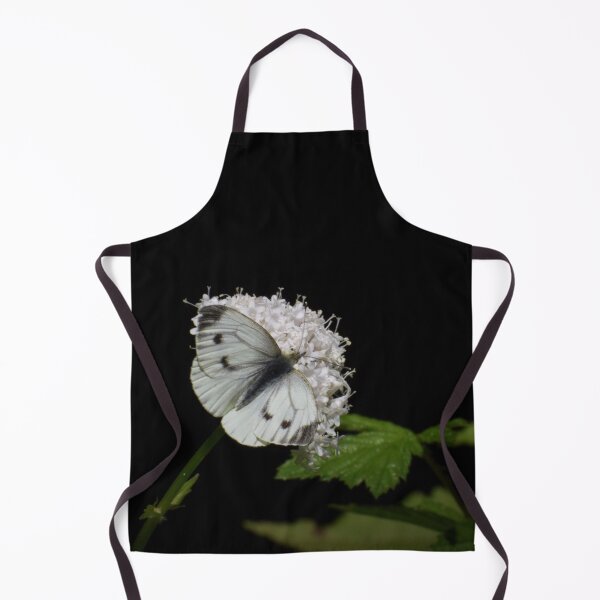 Artikelvorschau, Weißer Schmetterling auf Blumen entworfen und verkauft von Meggie-moos.