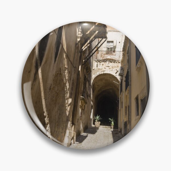 Artikelvorschau, Kalkstein und scharfe Schatten - alte Stadt Noto, Sizilien, Italien entworfen und verkauft von Georgia Mizuleva.
