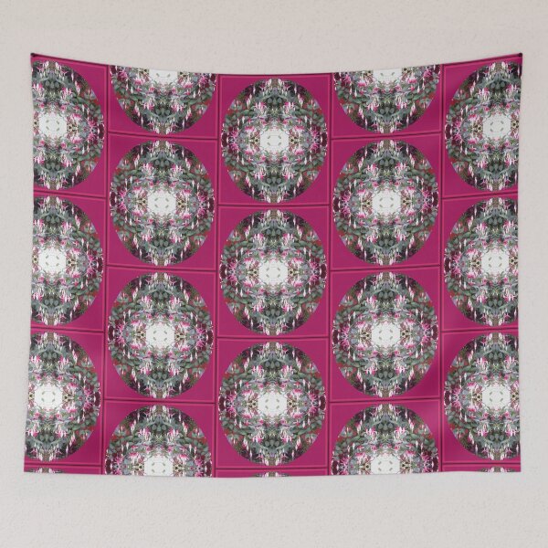 Aperçu de l'œuvre Fuschia Fractal Oval créée et vendue par Julia Woodman.