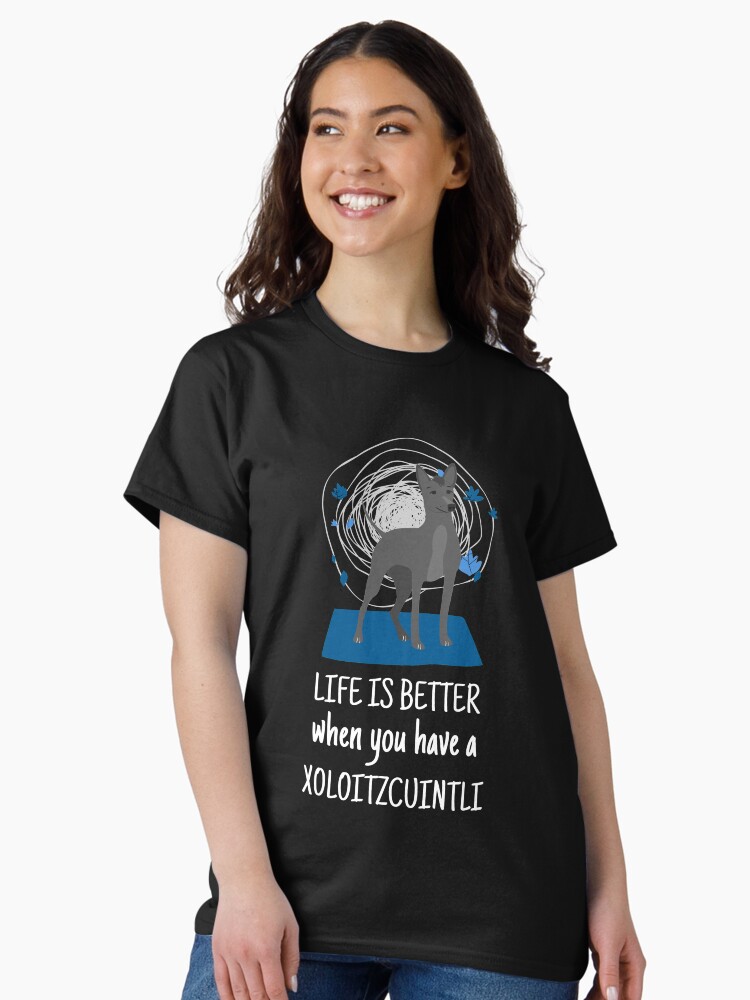 Imagen 2 de 7, Camiseta clásica con la obra La vida es mejor cuando tienes un Xoloitzcuintli, diseñada y vendida por kindofthelabel.