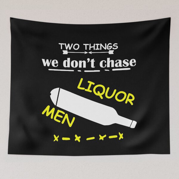Artikelvorschau, Two Things We Don't Chase Liquor and men Bestseller 2021 entworfen und verkauft von DesigonDesigner.