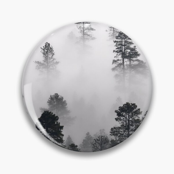 Artikelvorschau, Landschaft mit Nebel und Kiefern, Misty Nature Wall Decor entworfen und verkauft von Pankas.