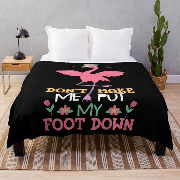 Aperçu de l'œuvre Ne me faites pas mettre mon pied vers le bas, chemise de flamant rose, amoureux des oiseaux roses, cadeau d'amant de flamant rose créée et vendue par UrbanJupiter1.