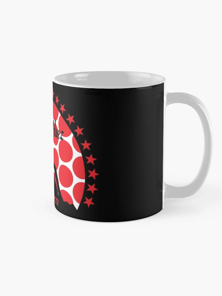 Aperçu 3 sur 6. Mug à café avec l'œuvre Alpe d'Huez (Pois Rouges) créée et vendue par sher00.